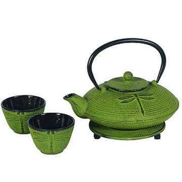 Tetera verde de hierro fundido del estilo japonés con las tazas y el Trivet